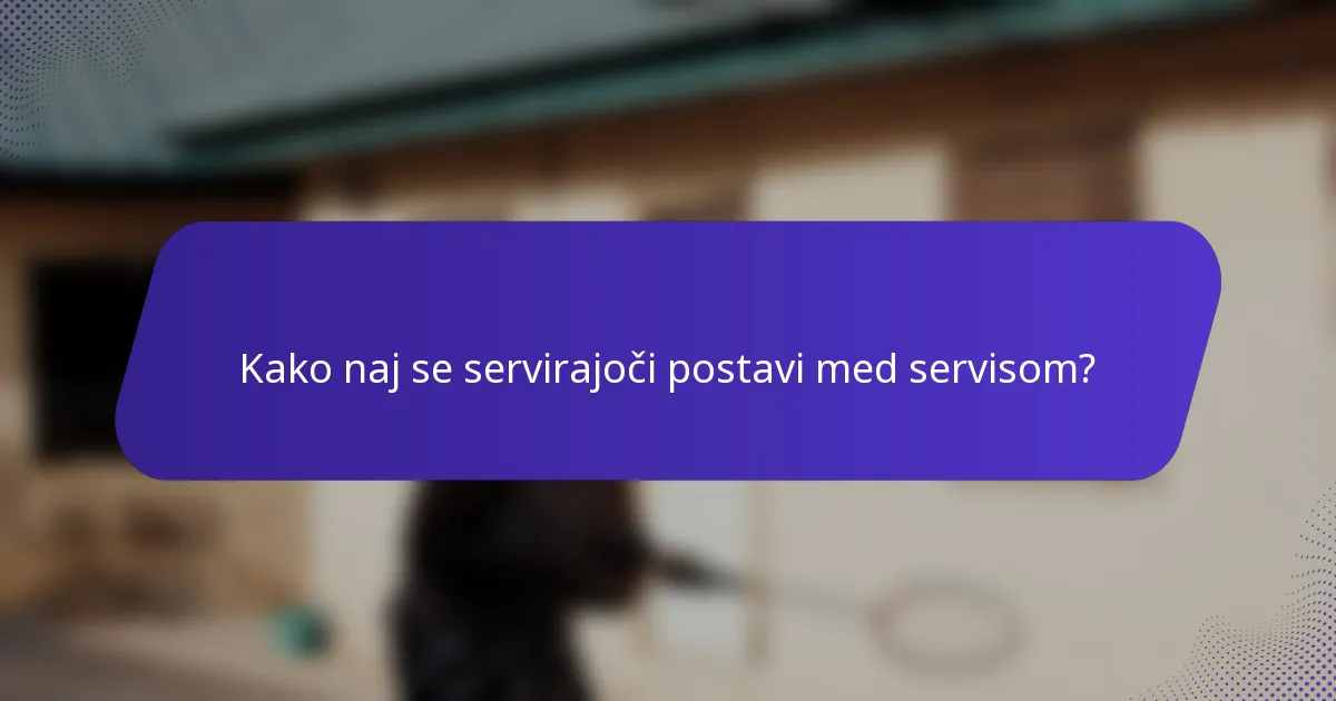 Kako naj se servirajoči postavi med servisom?
